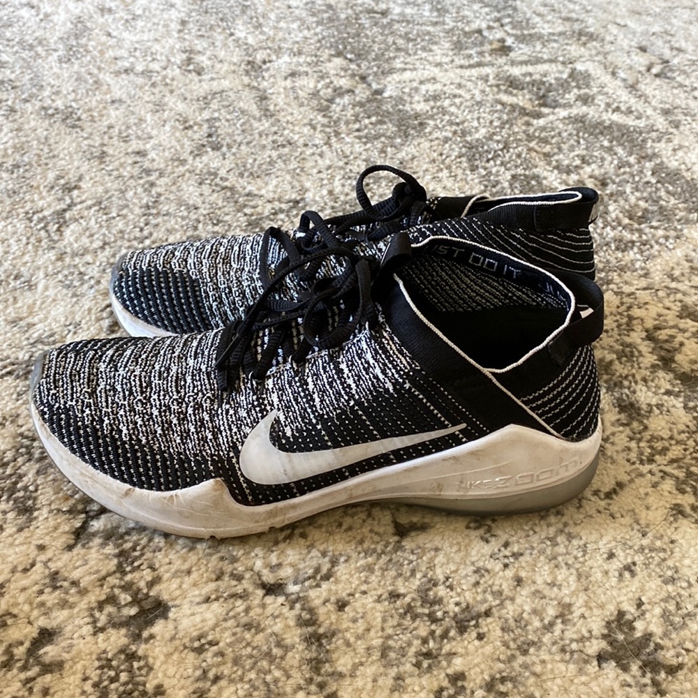Womens Nike Air Zoom knit shoes